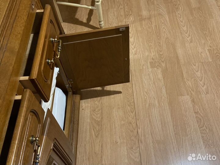 Бюро секретер и письменный стол