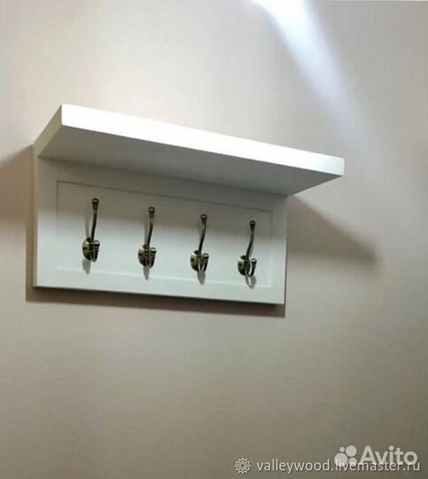 Вешалка из дерева