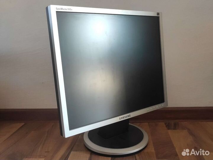 Монитор Samsung SyncMaster e1920