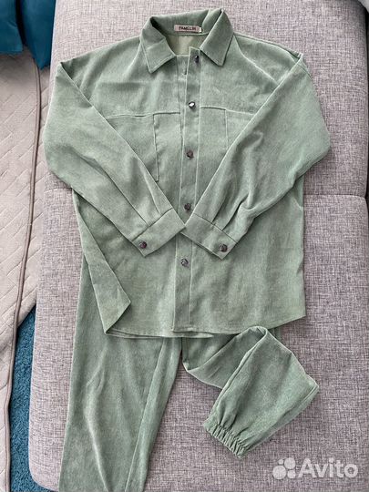 Брючный костюм женский 42 цвет фисташковый