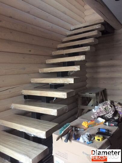 Капитальная лестница с ограждением