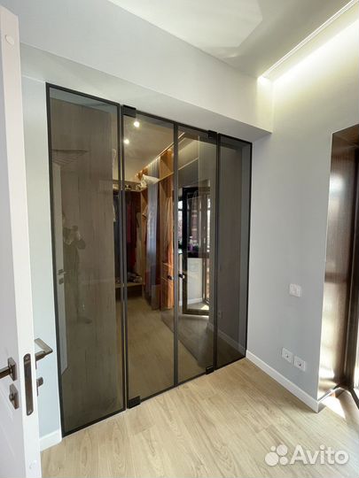 Стеклянные межкомнатные перегородки и двери лофт