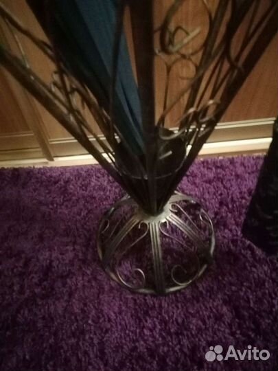 Зонтница подставка для зонтов кованая в интерьер