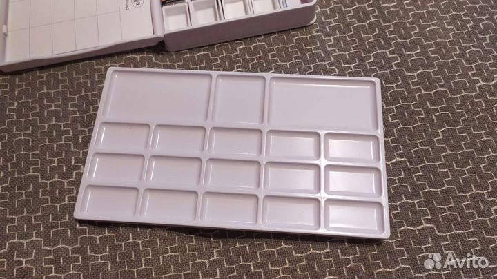 Набор акварели в пластиковом пенале 24 цвета