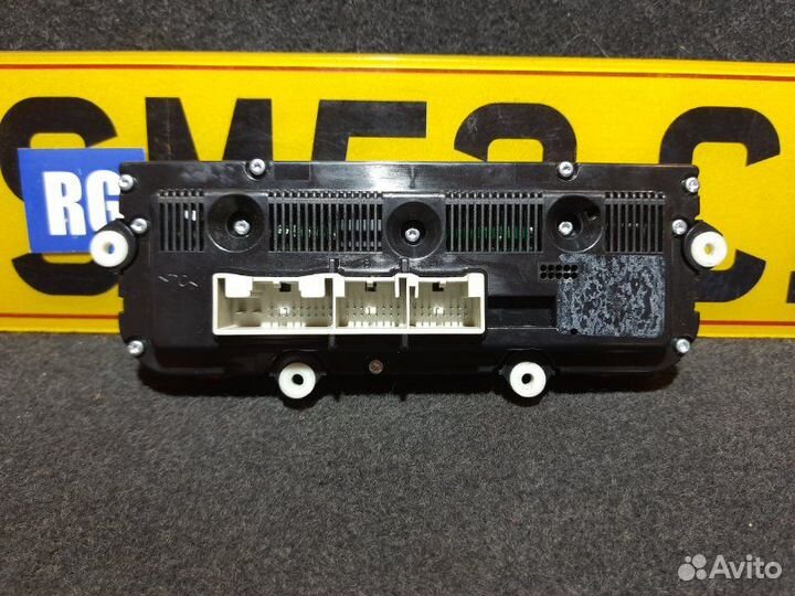 Блок управления климат-контролем Skoda Octavia 2