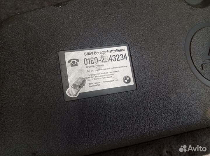 Обшивка багажника с инструментами на BMW 5 E39