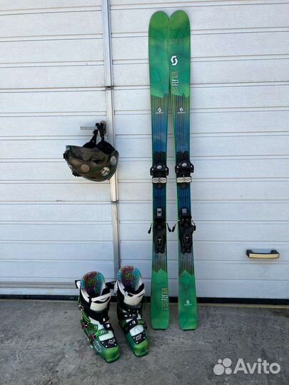 Горные лыжи, шлем, крепления