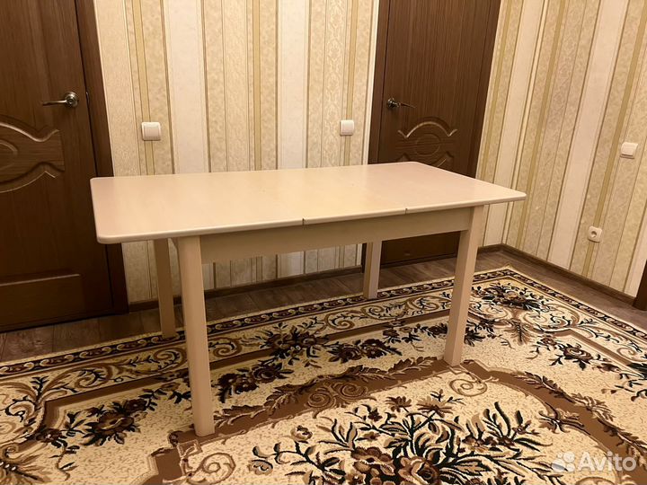 Продам кухонный стол бу
