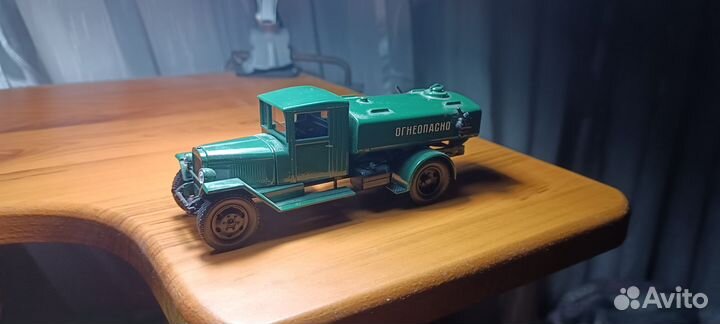 Коллекционная машинка