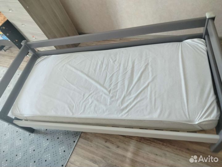 Кровать с матрасом