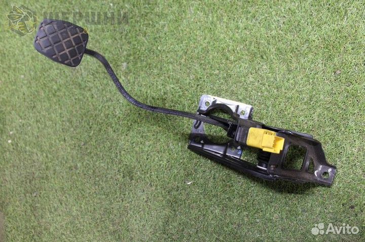 Педаль тормоза (204000300AA)