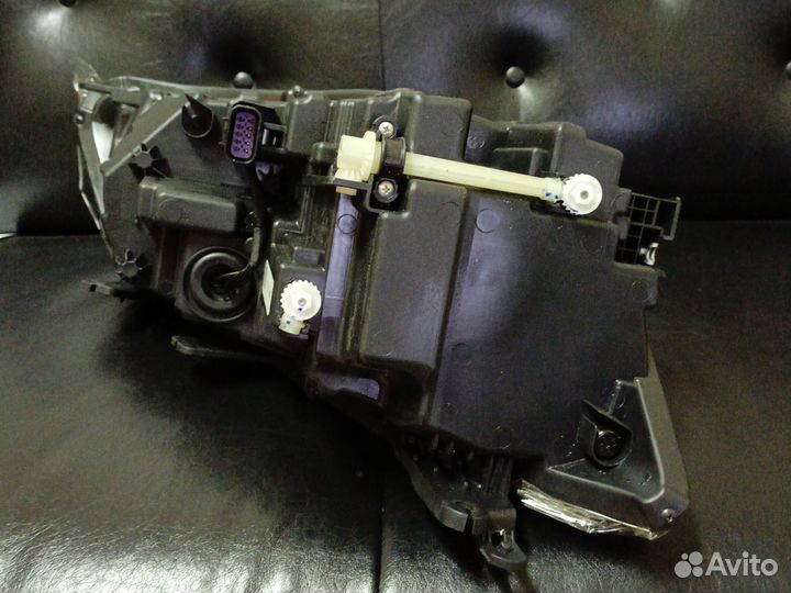 Фара передняя левая на Changan CS75FL 2018-2020