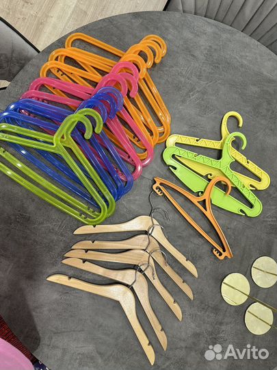 Плечики, вешалки