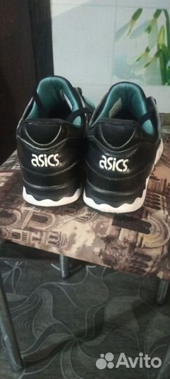 Кроссовки женские