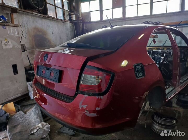 Задняя часть кузова в сборе + крыша Skoda Rapid