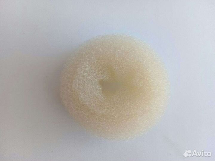 Набором бублики для волос и шпильки