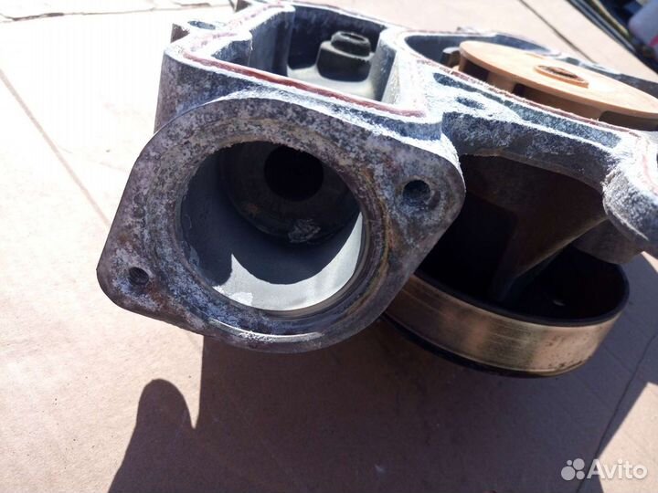 Помпа охлаждения двигателя Hemi 5.7 Dodge RAM