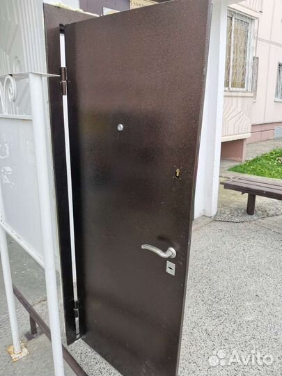 Дверь металлическая входная