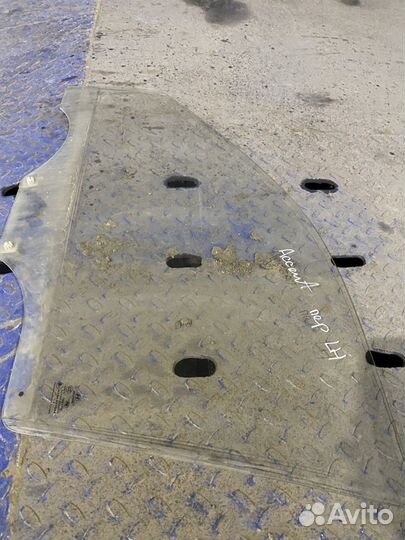 Стекло боковое Hyundai Accent акцент