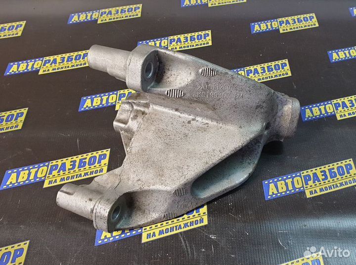 Кронштейн опоры двигателя левый Audi A4 (B8)