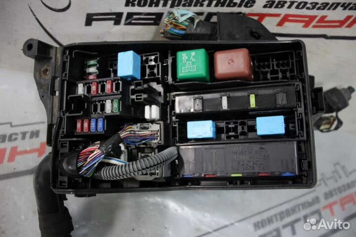 Блок предохранителей toyota crown majesta UZS186 U