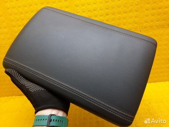 Б/У подлокотник В хорошем состоянии, оригиналnnУ