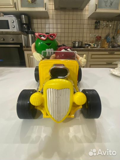 Игрушка диспенсер m&m's