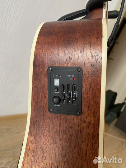 Акустическая гитара