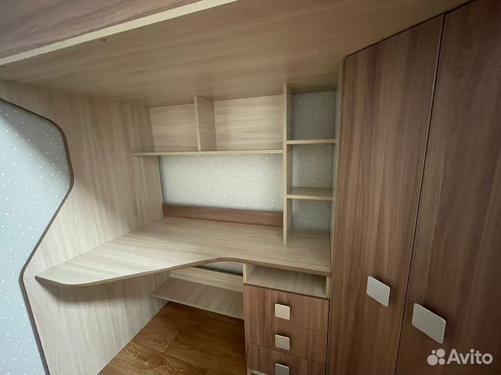 Кровать с компьютерным столом