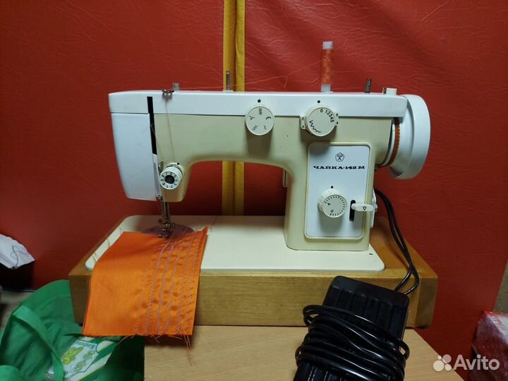 Швейная машина Чайка 142