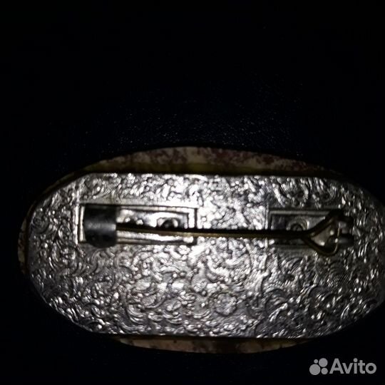 Брошь из яшмы