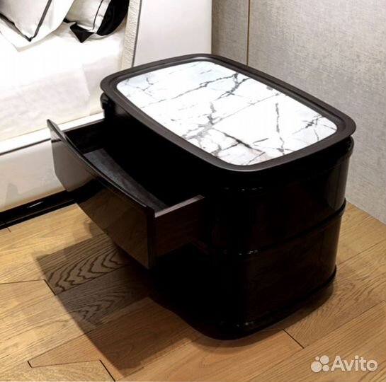 Столик с мраморной столешницей Wiegand