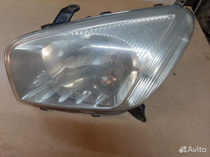 Фара передняя левая на RAV4