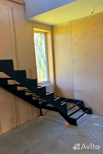 Лестница винтовая с монтажем