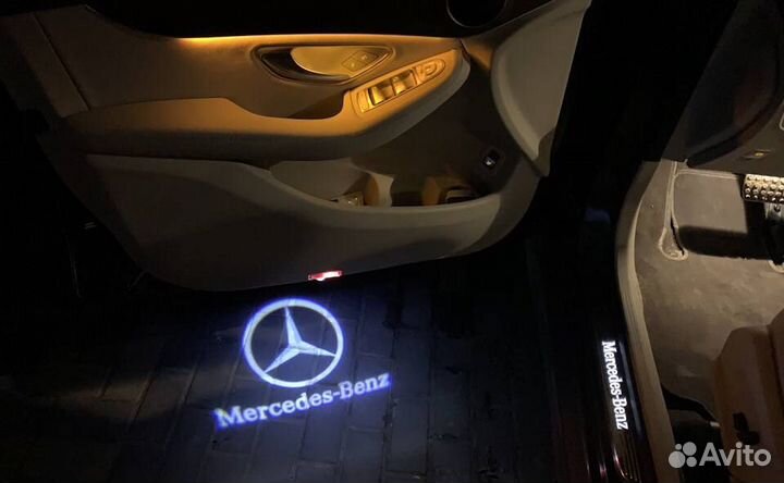Подсветка дверей с проекцией логотипа Mercedes