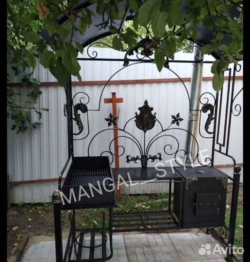 Мангал с крышей