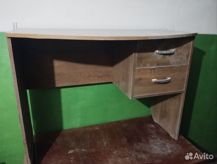 Письменный стол