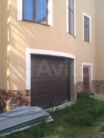 Дом 1000 м² на участке 7 сот.