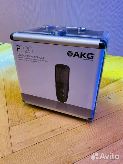 AKG P220