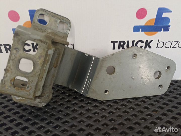 85626906017 Петля двери левой Man L2000