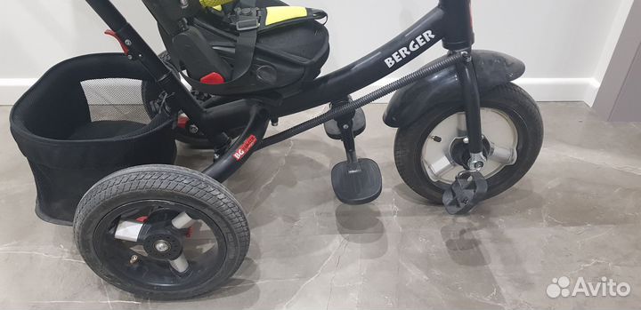 Трехколесный велосипед с ручкой