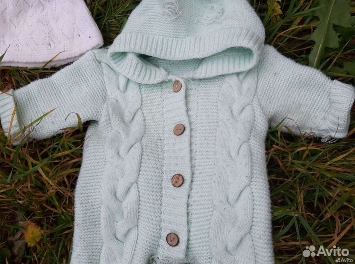 Вязаный комбинезон для новорожденного