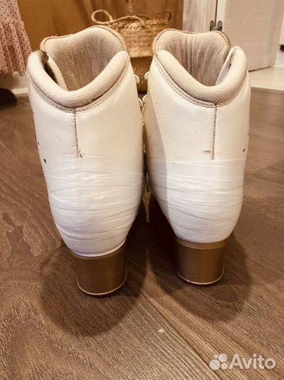 Фигурные ботинки edea chorus