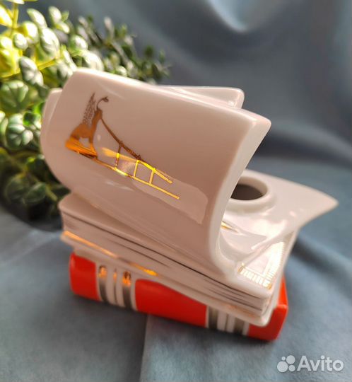 Статуэтка лфз чернильница