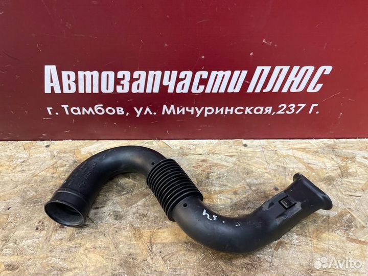 Патрубок воздушного фильтра Renault Logan