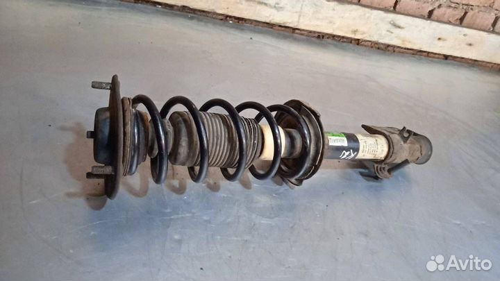 Стойка амортизатора передняя правая Smart Forfour