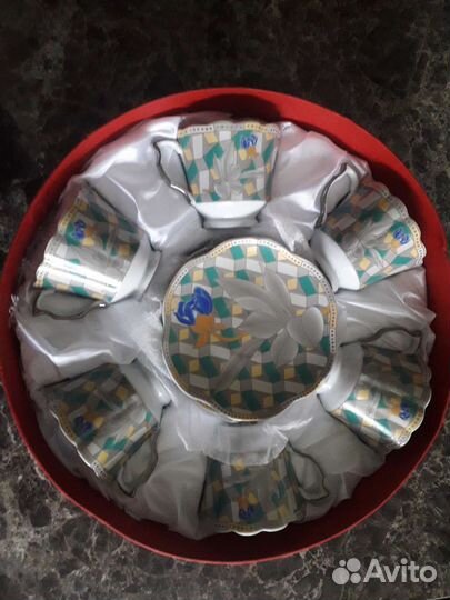 Фарфоровый чайный сервиз