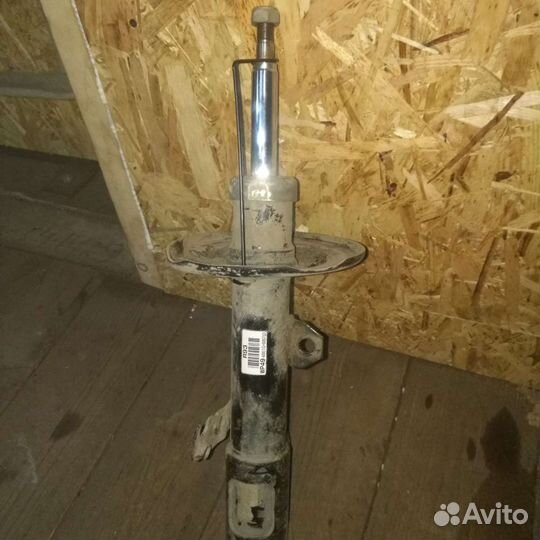 Стойки амортизатора тойота виш