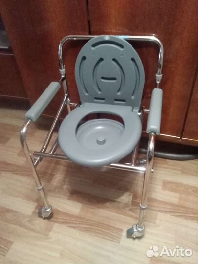 Ходунки, коляска, стул для инвалидов на колесах