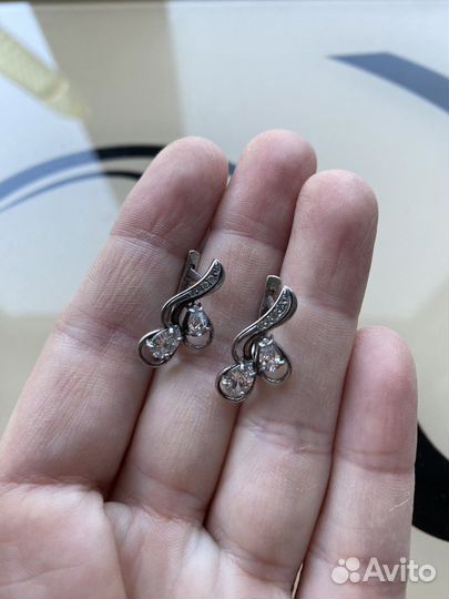 Серебряные серьги с фианитами